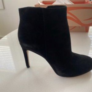 ⭐️ Gorgeous Via Spiga Bakel black suede booties- size 6 ⭐️